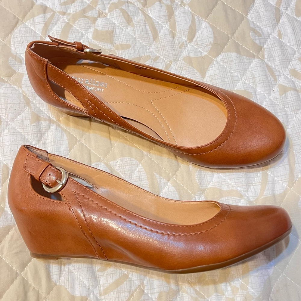 Naturalizer Nevis Wedge Shoes size 7.5M Women’s brown round toe slip on solid
